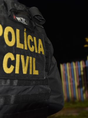 A Polícia Civil do Amazonas (PC-AM), por meio da 79ª Delegacia Interativa de Polícia (DIP) de Anori (a 195 quilômetros de Manaus), em ação integrada com a Polícia Militar do Amazonas (PMAM), deflagrou a Operação Custos Vitae, na quinta-feira (06), que resultou na prisão de Renato Encarnação Moura, 25, investigado por integrar um grupo criminoso responsável pela tortura de quatro homens, com idades entre 19 e 25 anos, e pelo homicídio de um deles.