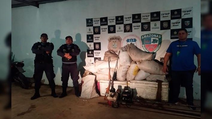 Após denúncia de moradores, a Polícia Militar do Amazonas (PMAM), por meio 9º Batalhão de Polícia Militar (BPM) no último sábado (23) prendeu sete pessoas por pesca ilegal no lago do Purus, região de preservação permanente. A.ação conjunta com a Secretaria de meio ambiente foi realizada no município de Anori a 195 quilômetros de Manaus).