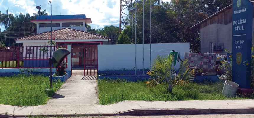A Polícia Civil do Amazonas (PC-AM), por meio da 79ª Delegacia Interativa de Polícia (DIP) de Anori (a 195 quilômetros de Manaus), prendeu em flagrante, na quarta-feira (16/04), um homem, de 49 anos, por ameaça e perturbação em contexto de violência doméstica contra a sua mãe, de 65 anos, e a sua filha, de 30 anos.