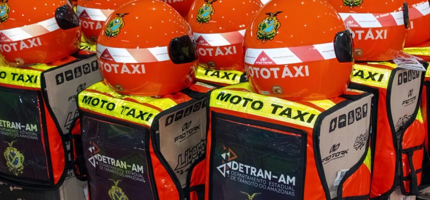 O Departamento Estadual de Trânsito do Amazonas (Detran-AM) entregou o total de 305 kits de segurança para mototaxistas dos municípios de Anori e Beruri (distantes 195 e 173 quilômetros, respectivamente, de Manaus). As ações compõem o projeto Motociclista Legal, que faz parte do programa Detran Cidadão, promovido pelo Governo do Amazonas, por meio do Detran-AM.